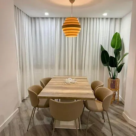 Comfortable 3 Bedroom Santa Apolonia *