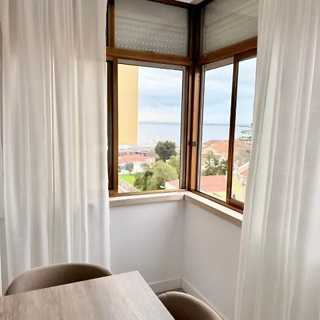 Apartment Comfortable 3 Bedroom Santa Apolonia