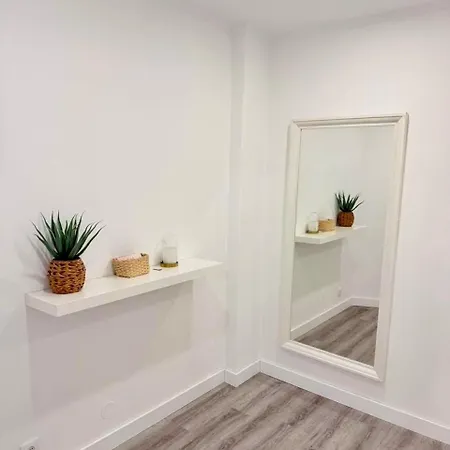 Comfortable 3 Bedroom Santa Apolonia *