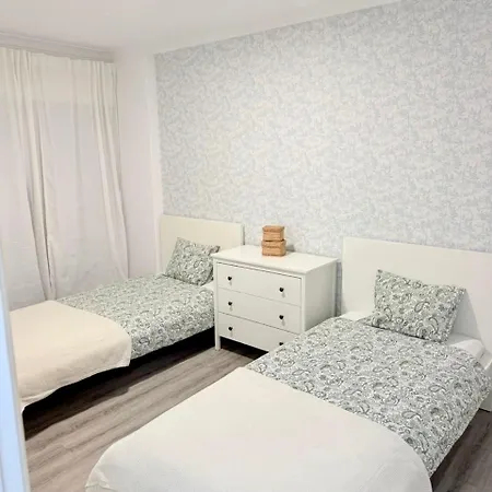 Comfortable 3 Bedroom Santa Apolonia * Lisbon