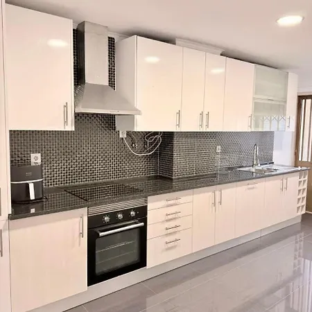 Apartment Comfortable 3 Bedroom Santa Apolonia *