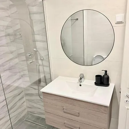 Comfortable 3 Bedroom Santa Apolonia Lisbon