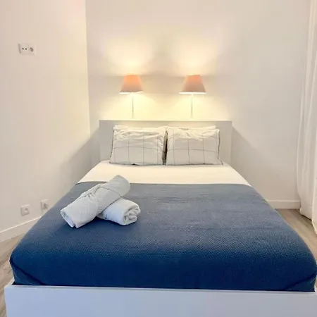 Comfortable 3 Bedroom Santa Apolonia