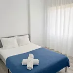 Comfortable 3 Bedroom Santa Apolonia شقة Lisboa