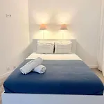 Comfortable 3 Bedroom Santa Apolonia