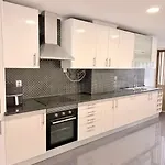 Lägenhet Comfortable 3 Bedroom Santa Apolonia *
